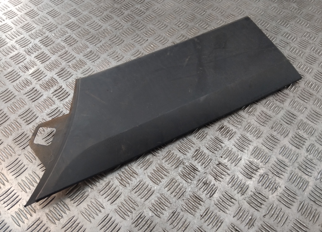 Накладка двери передней правой