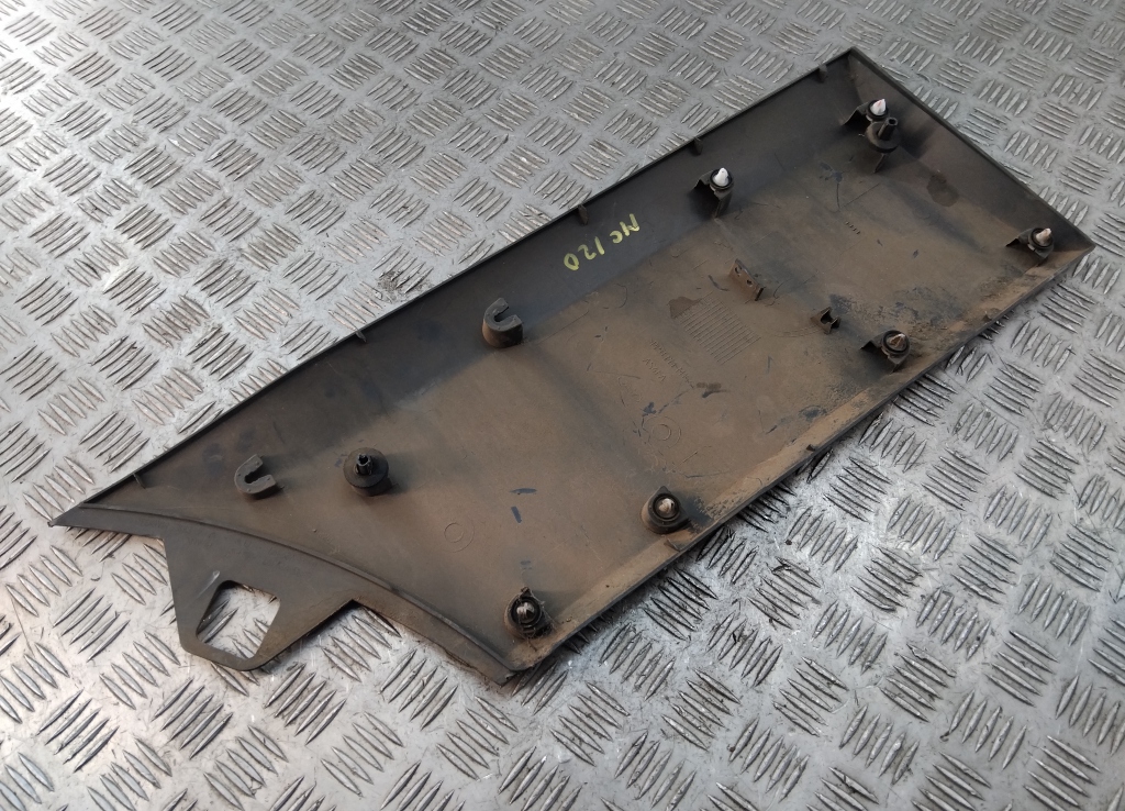 Накладка двери передней правой