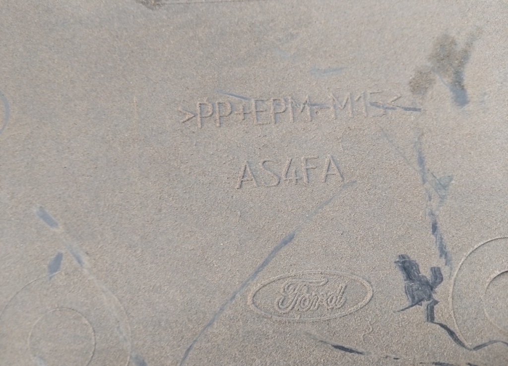 Накладка двери передней правой