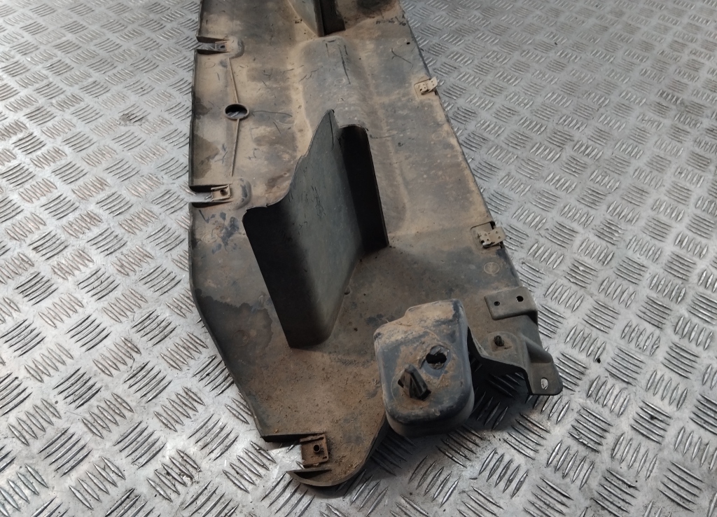 Воздуховод радиатора нижний