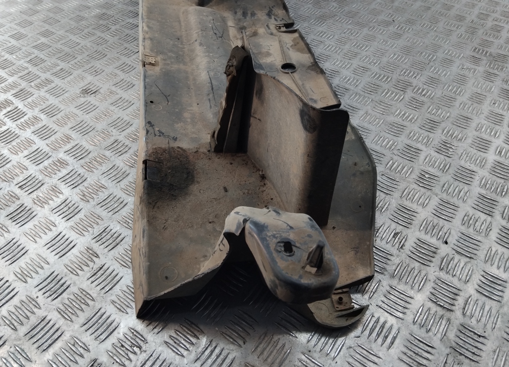 Воздуховод радиатора нижний