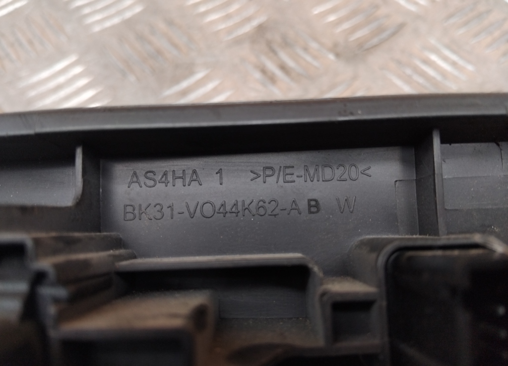 Гнездо AUX / USB IN