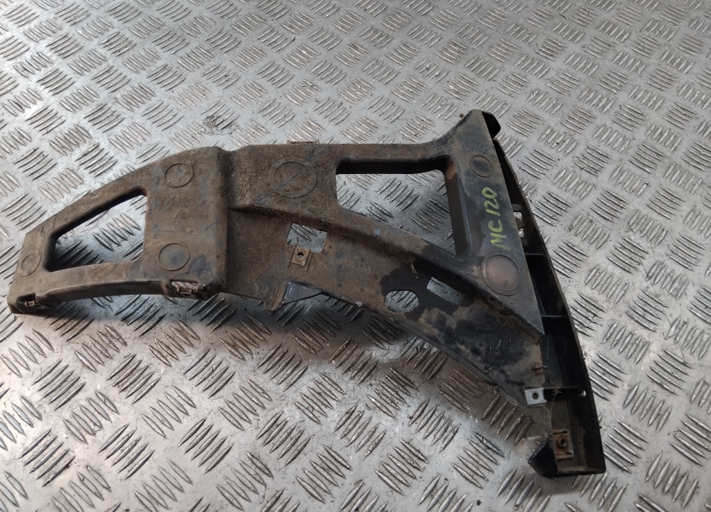 Кронштейн переднего бампера левый