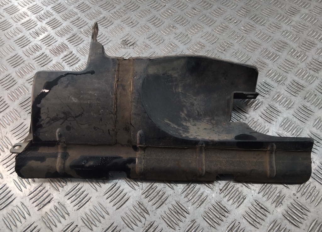 Воздуховод радиатора правый