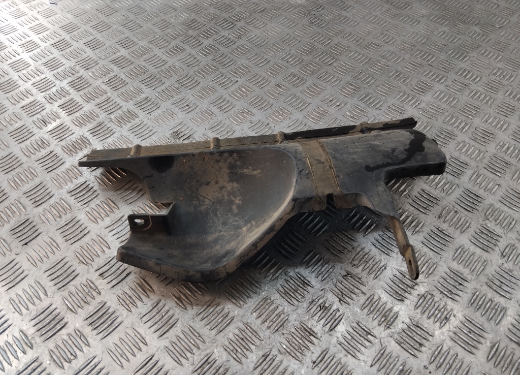 Воздуховод радиатора правый