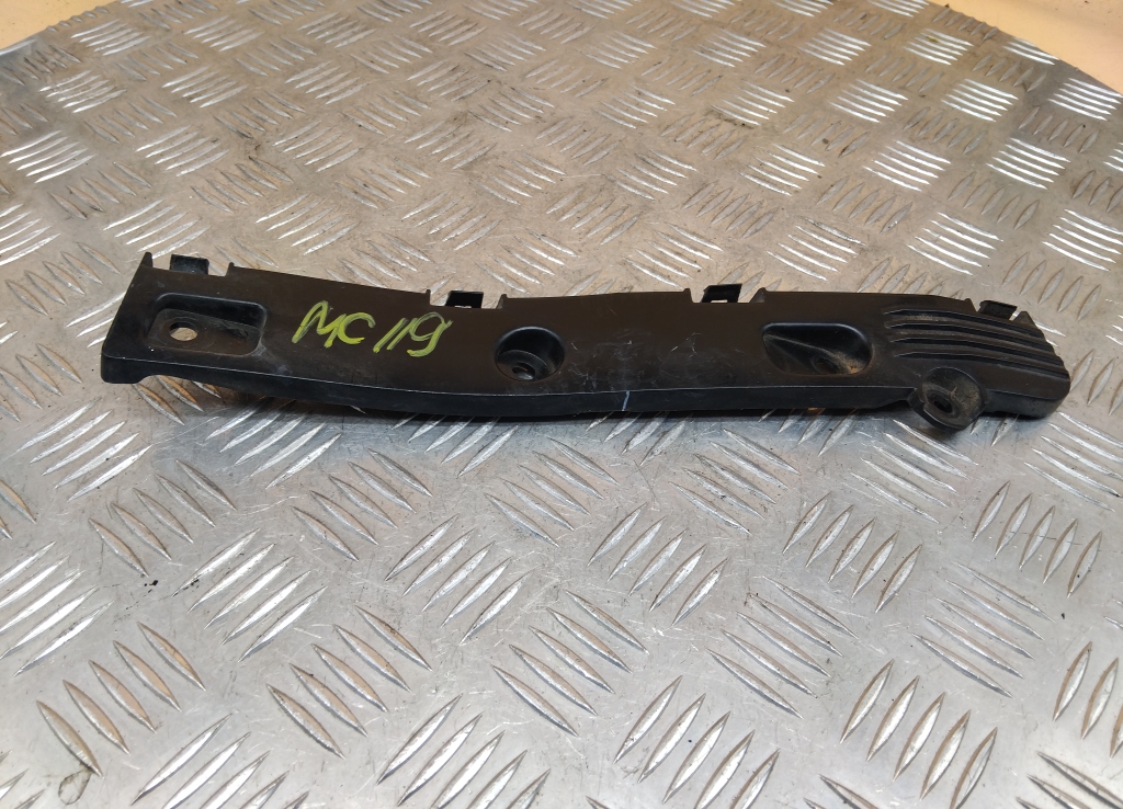 Кронштейн заднего бампера правый