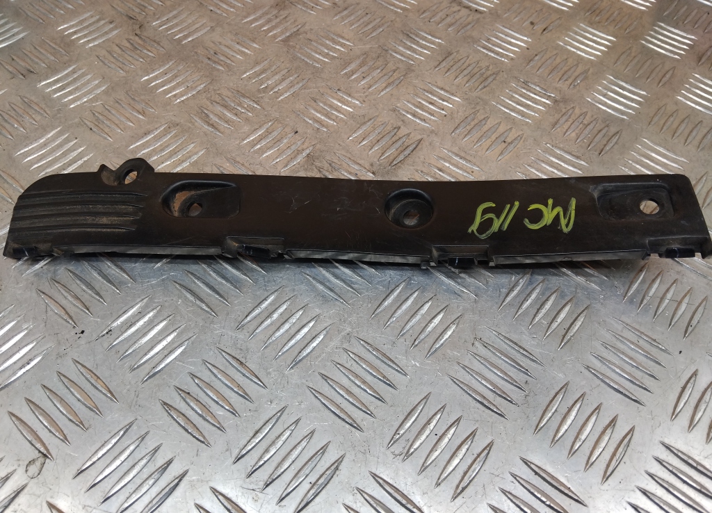 Кронштейн заднего бампера правый