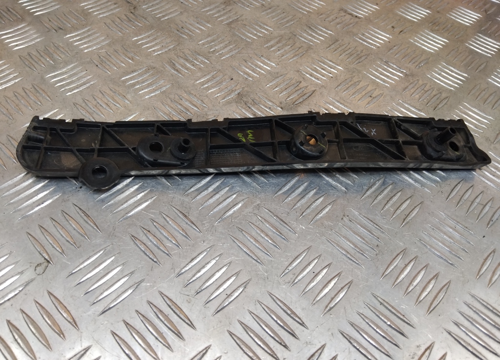 Кронштейн заднего бампера правый