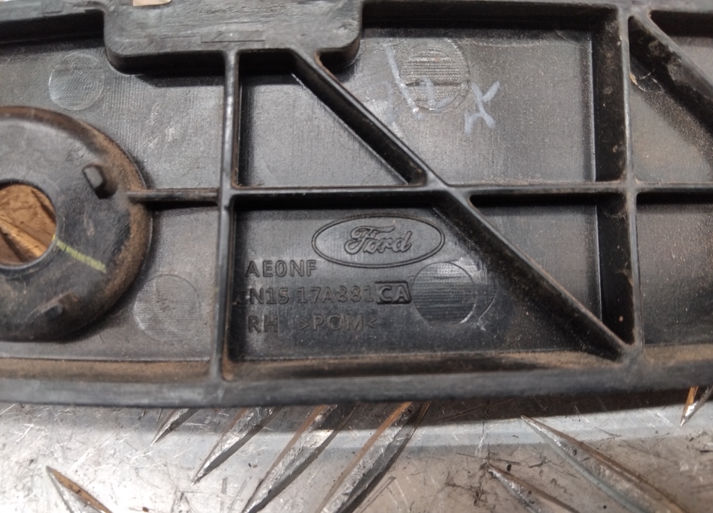 Кронштейн заднего бампера правый