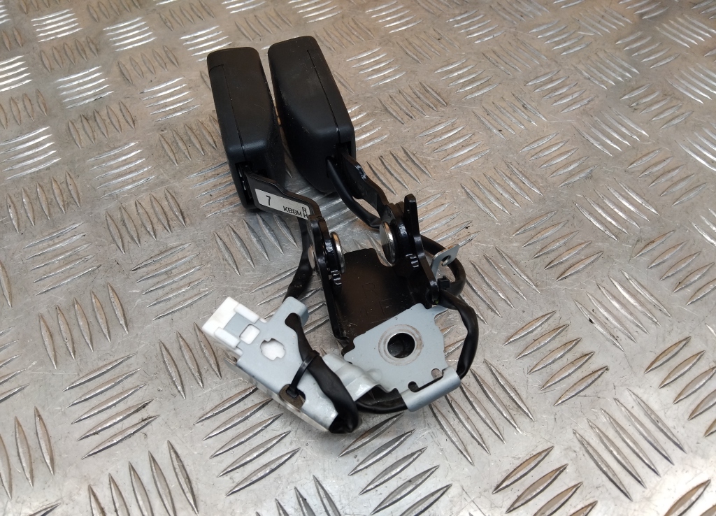 Ответная часть ремня безопасности