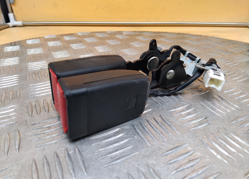 Ответная часть ремня безопасности