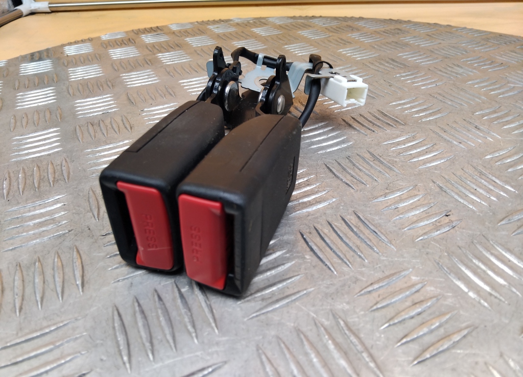 Ответная часть ремня безопасности