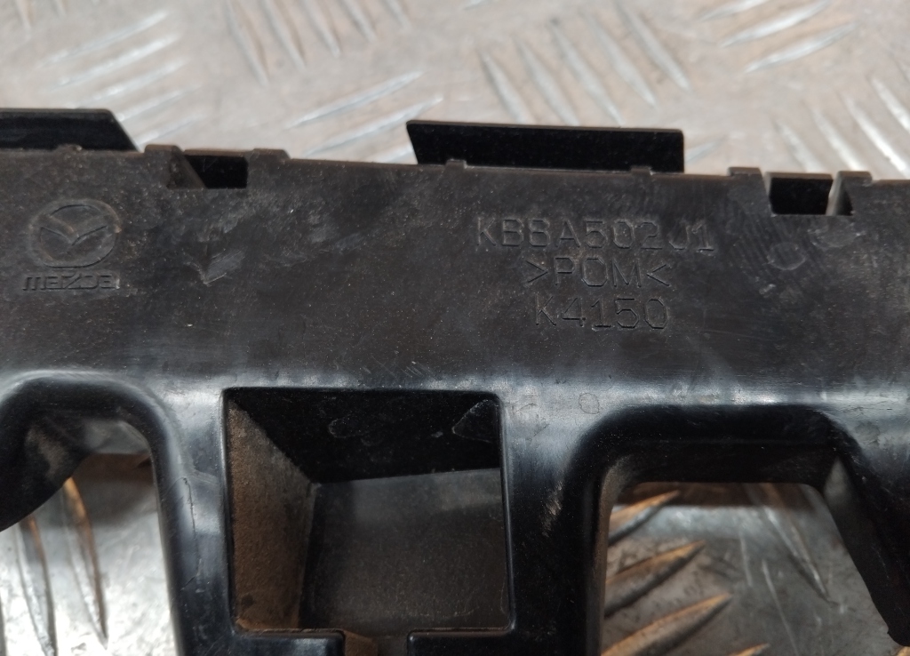 Кронштейн переднего бампера левый