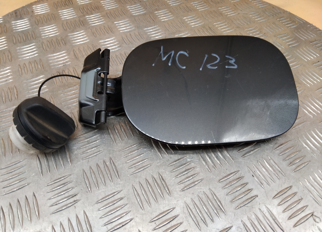 Лючок бензобака