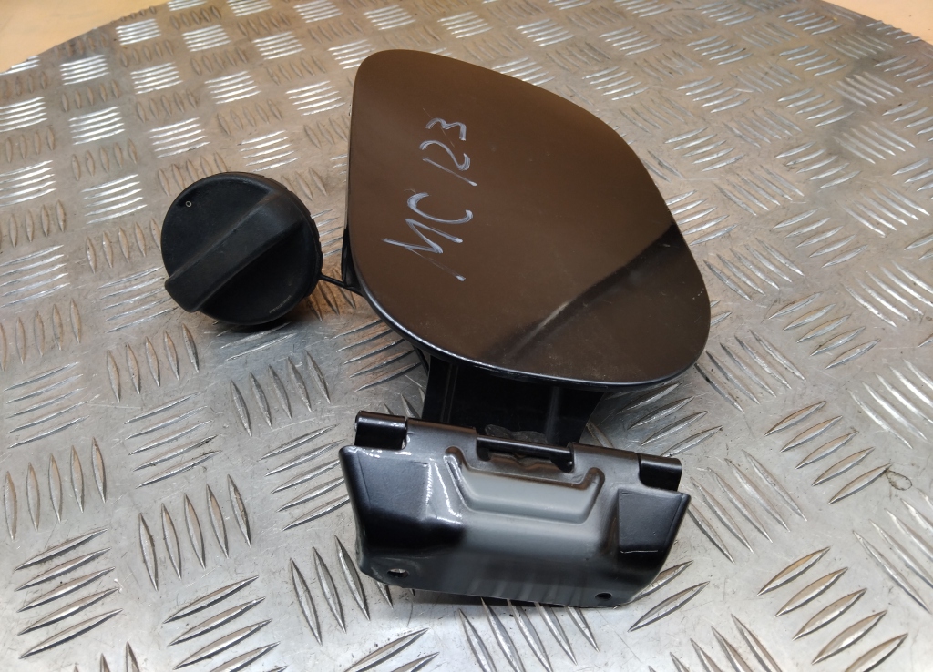 Лючок бензобака