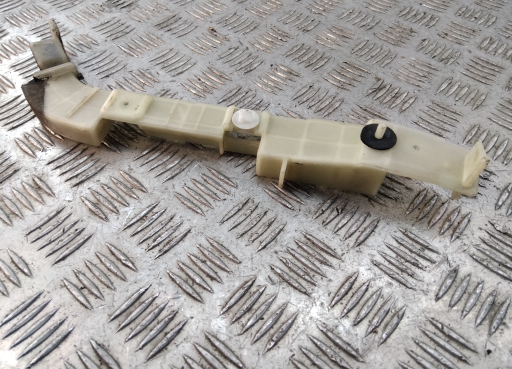 Кронштейн заднего бампера правый