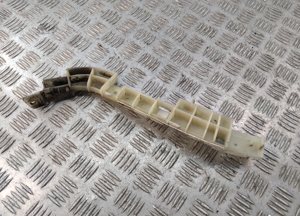 Кронштейн заднего бампера правый