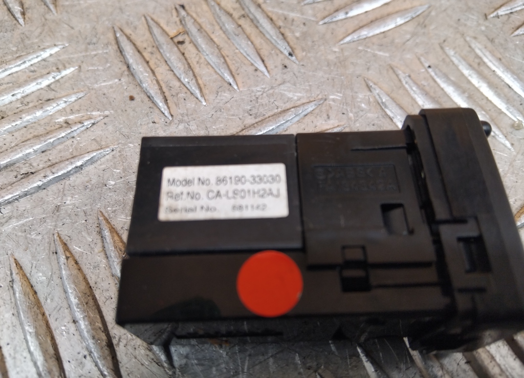 Гнездо AUX / USB IN