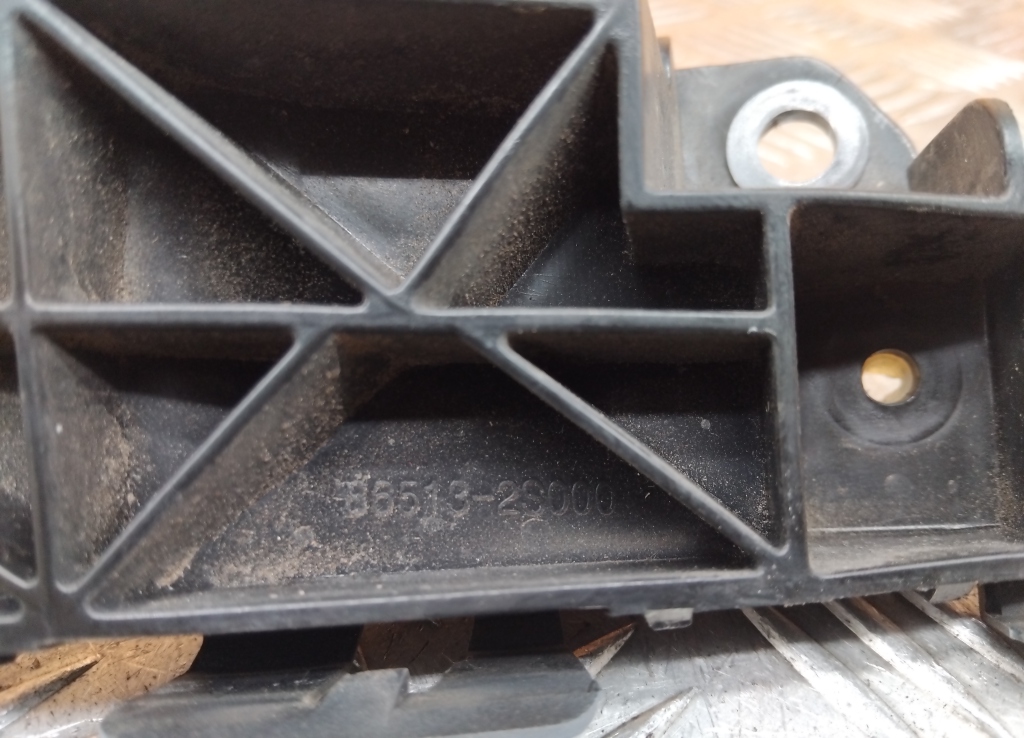 Кронштейн переднего бампера левый