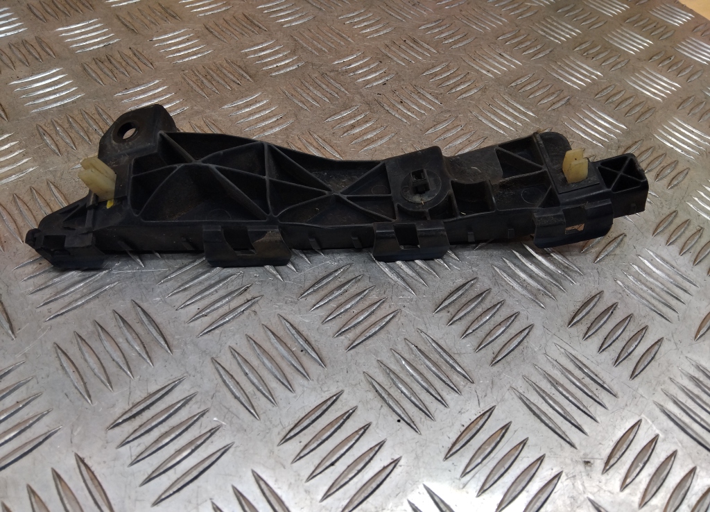 Кронштейн переднего бампера левый