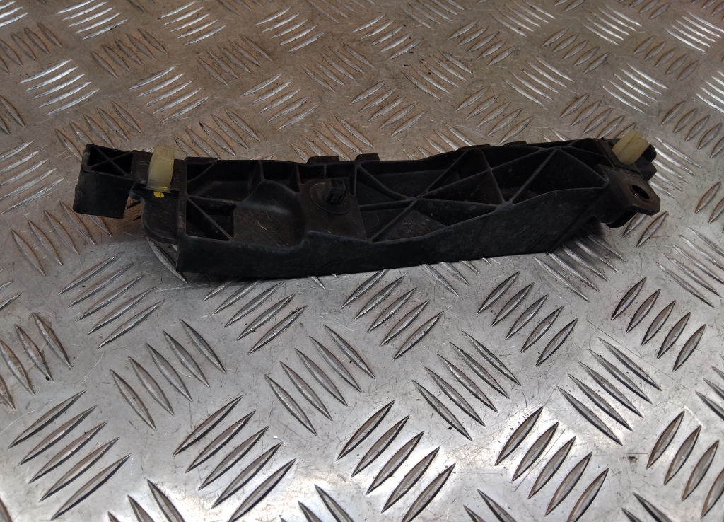 Кронштейн переднего бампера левый