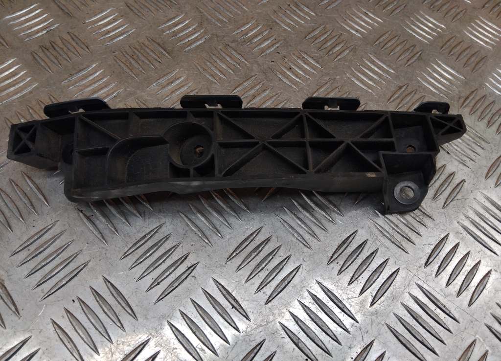 Кронштейн переднего бампера правый