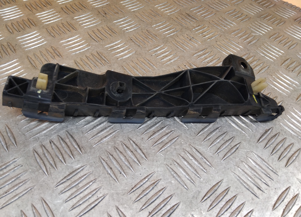 Кронштейн переднего бампера правый