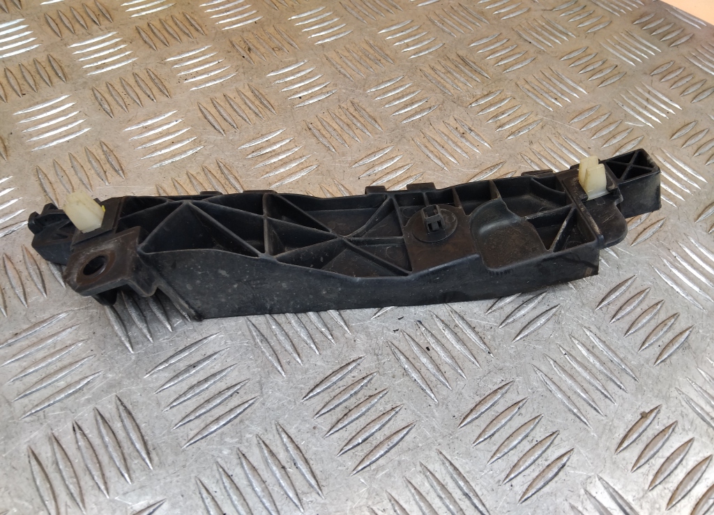 Кронштейн переднего бампера правый