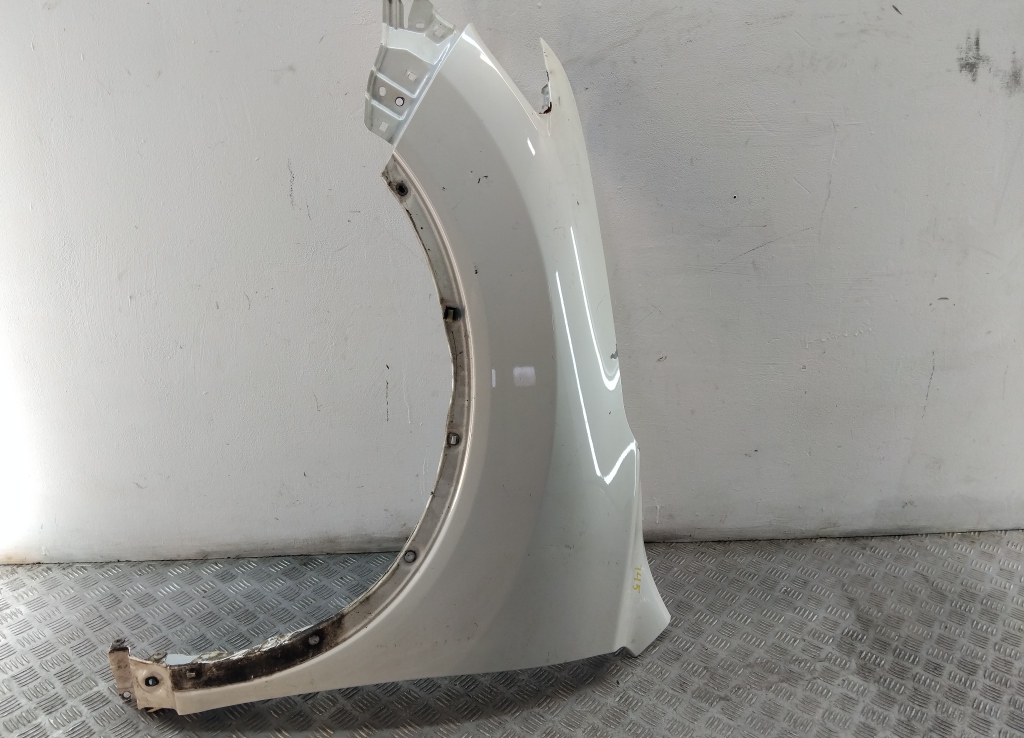 Крыло переднее левое