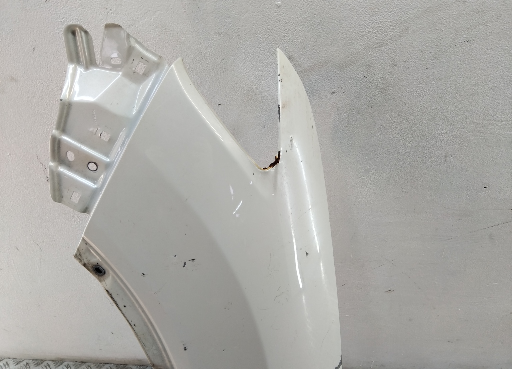 Крыло переднее левое