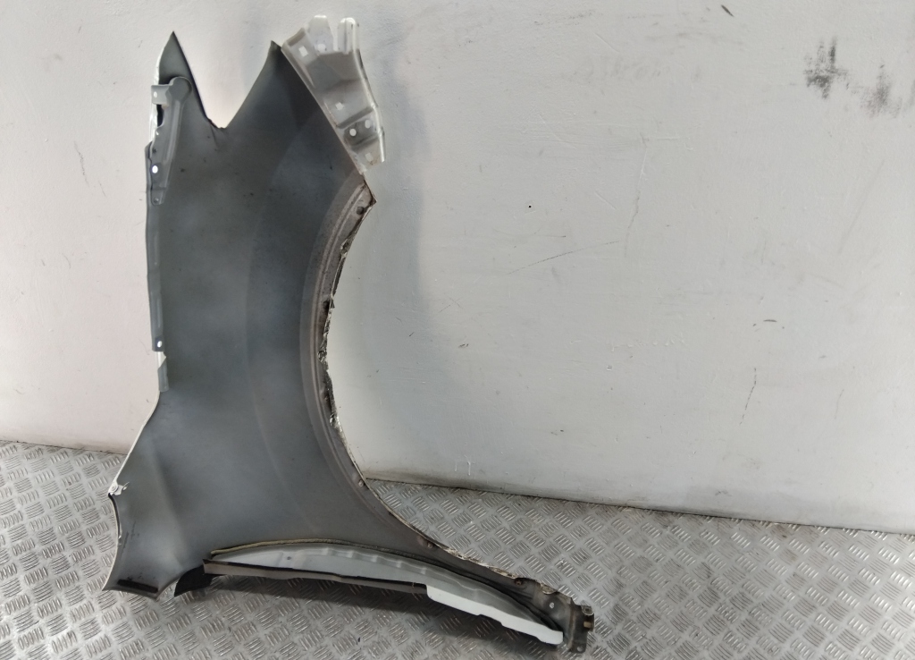 Крыло переднее левое