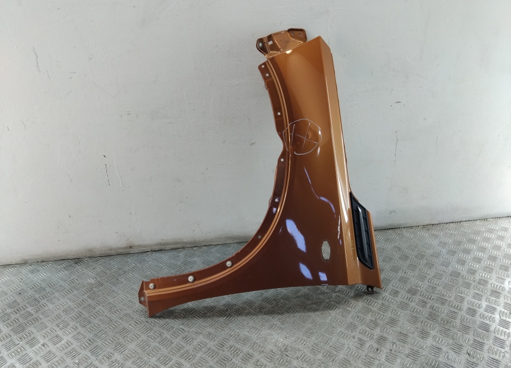 Крыло переднее левое