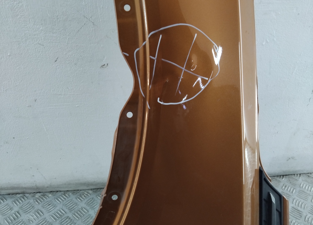 Крыло переднее левое