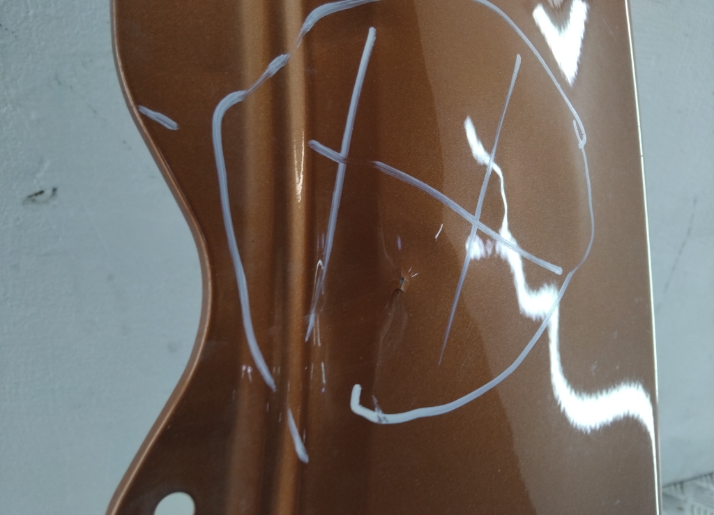 Крыло переднее левое