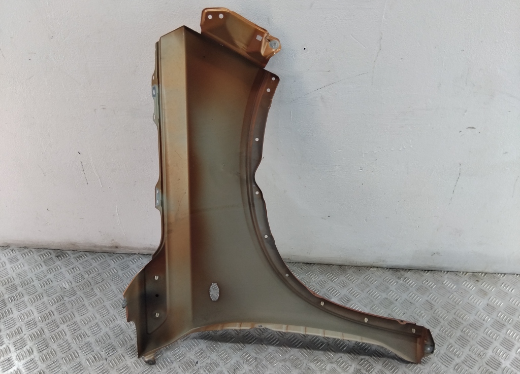 Крыло переднее левое