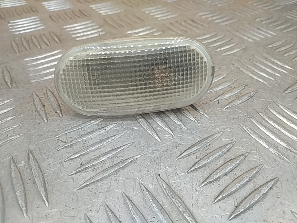 Повторитель на крыло белый