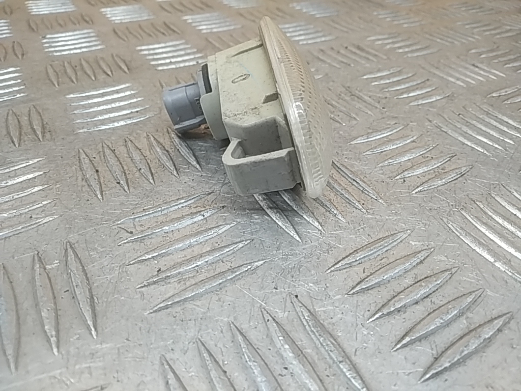 Повторитель на крыло белый