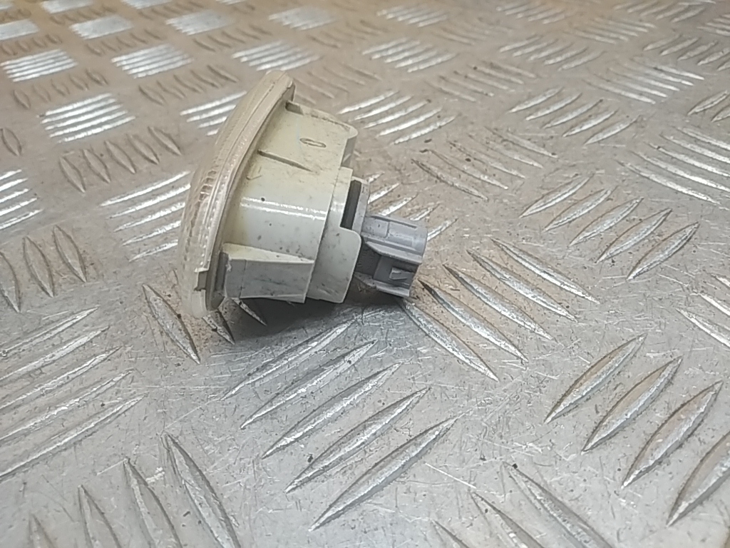 Повторитель на крыло белый