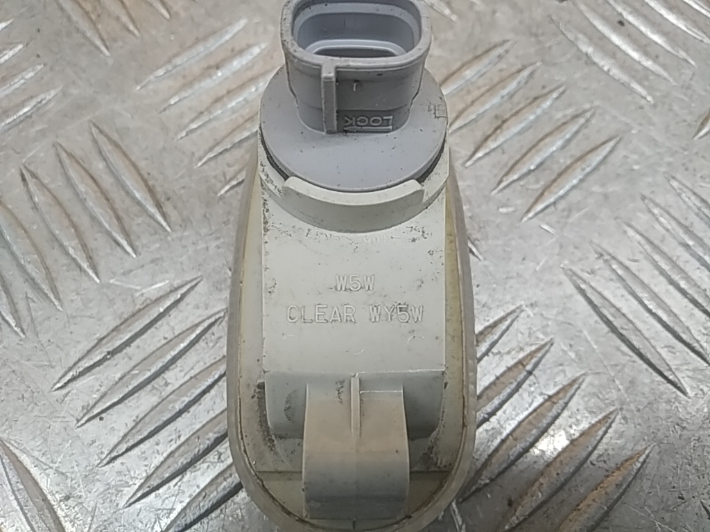 Повторитель на крыло белый