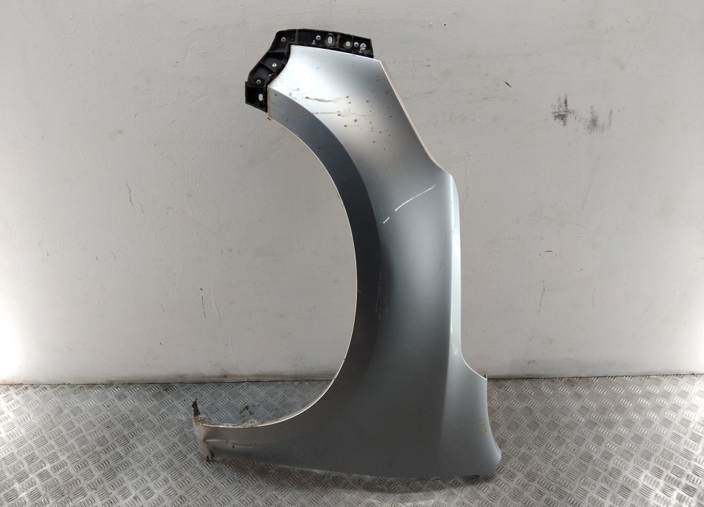 Крыло переднее левое