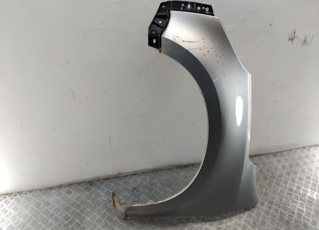 Крыло переднее левое