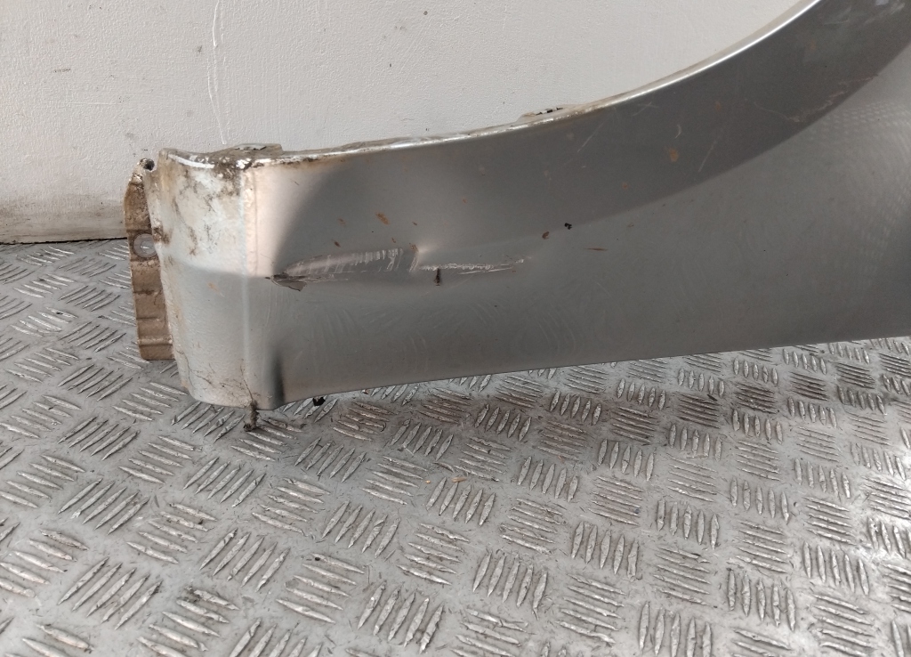 Крыло переднее левое