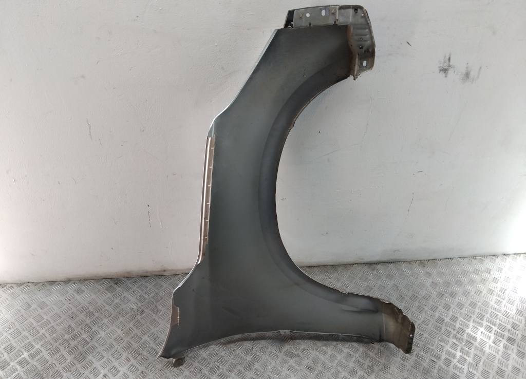 Крыло переднее левое