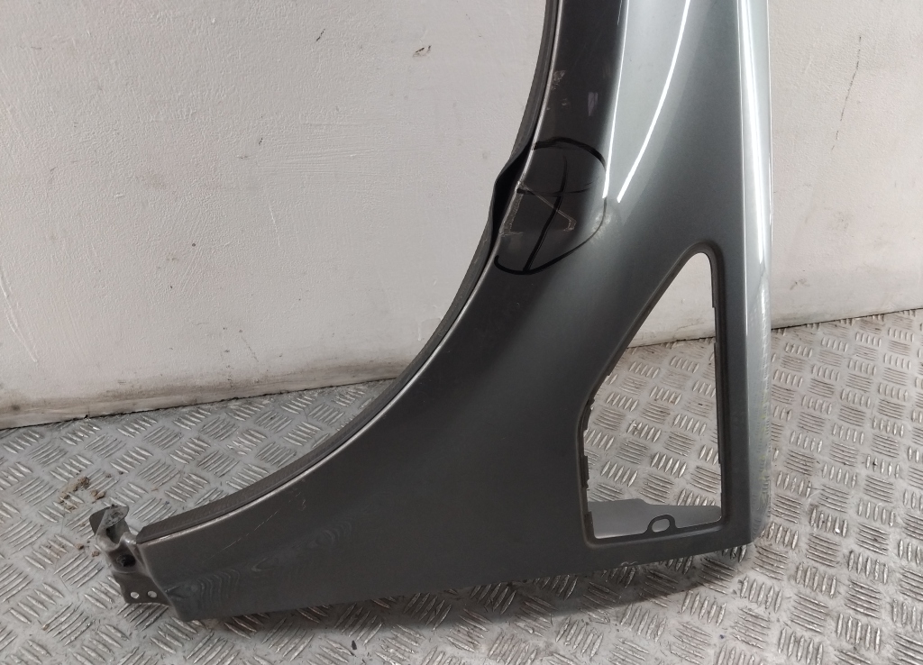 Крыло переднее левое