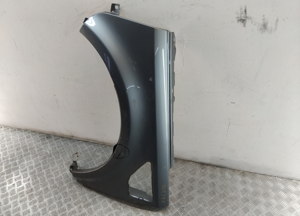 Крыло переднее левое