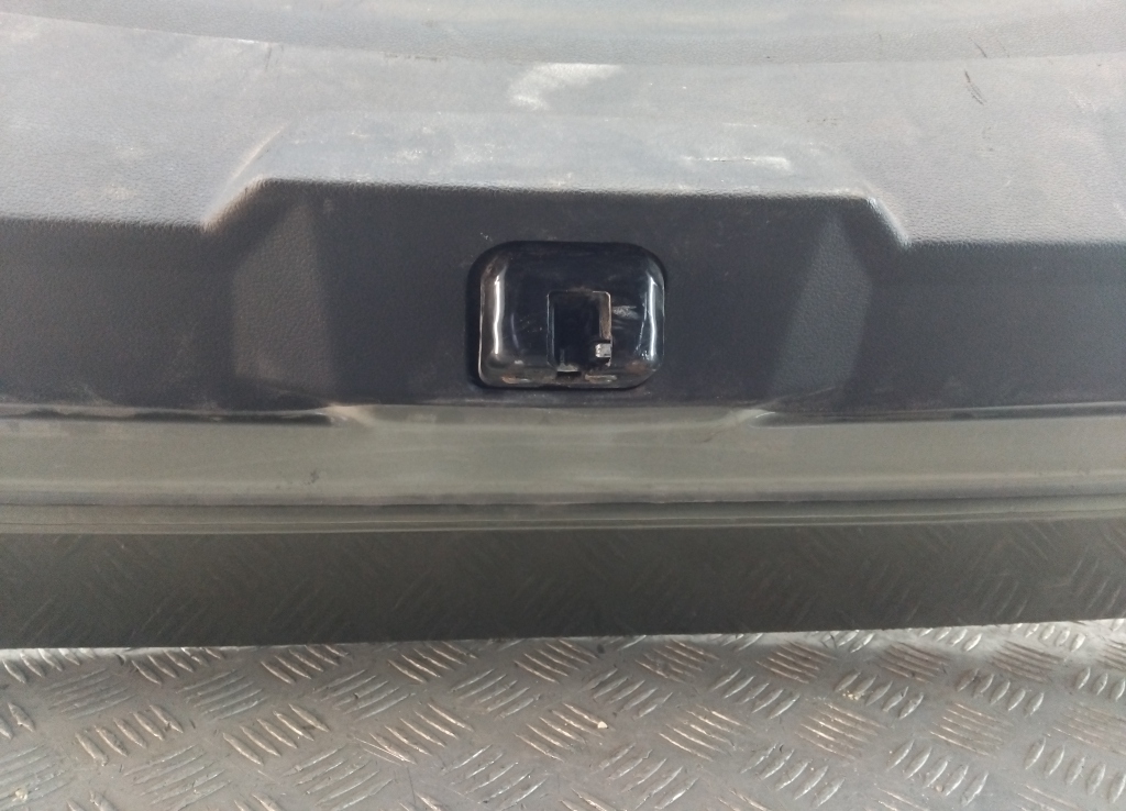 Замок багажника