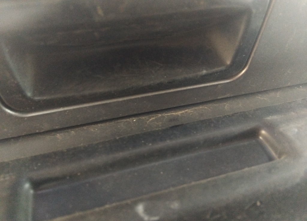 Кнопка открывания багажника