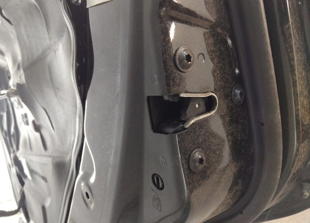 Замок двери задней правой