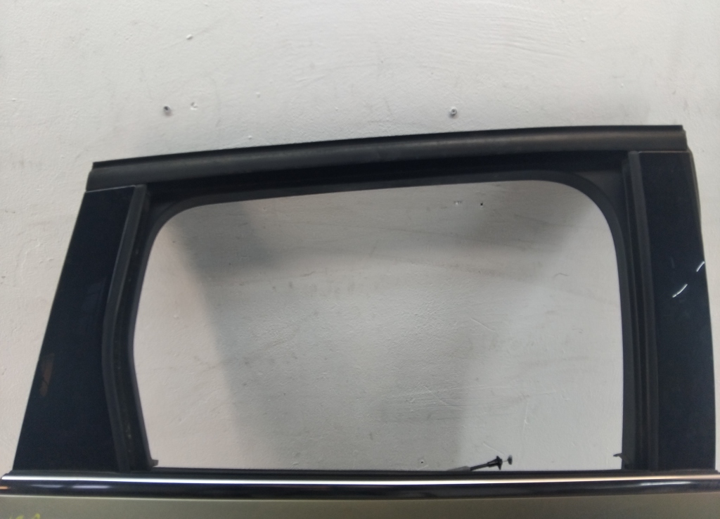 Стекло двери задней правой