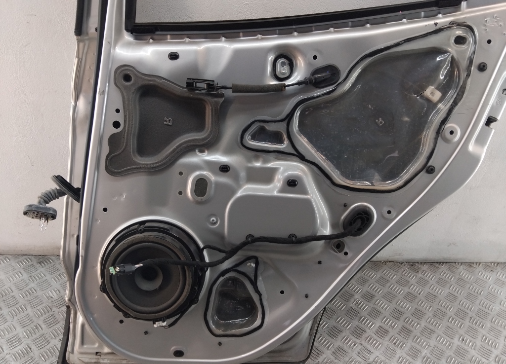 Стеклоподъемник электр. задний правый